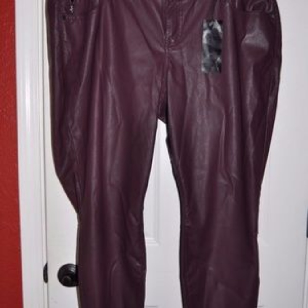 New TORRID Oxblood Faux Leather Jeggings Pants NWT - Picture 4 of 8